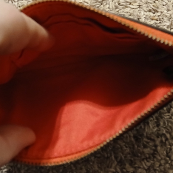 ❤️ Coach Red Leather Wristlet | Classic Zip Pouch | Timeless & Chic ❤️ - Picture 4 of 8